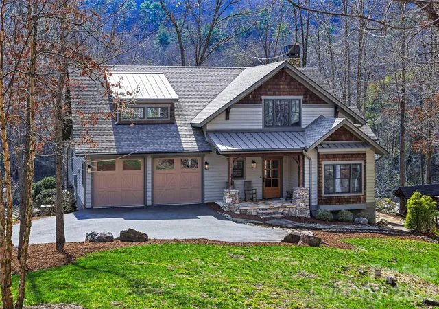Photo 3 of Single family home for sale at 3735 French Broad Pkwy, Marshall, NC 28753 | MLS# 4353806 | Listing updated on 2026-10-02
