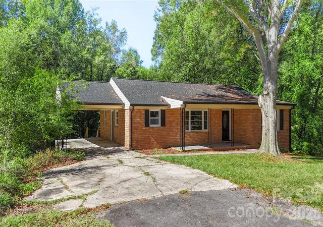 Photo 3 of Single family home for sale at 1428 Boxwood Ave, Lancaster, SC 29720 | MLS# 4353864 | Listing updated on 2026-09-21