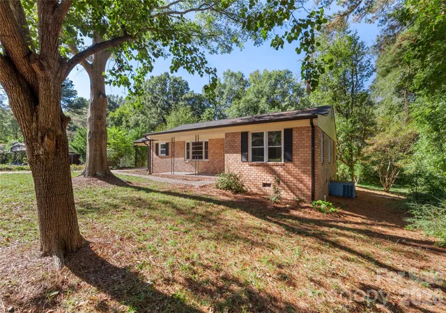Photo 3 of Single family home for sale at 1428 Boxwood Ave, Lancaster, SC 29720 | MLS# 4353864 | Listing updated on 2026-09-21