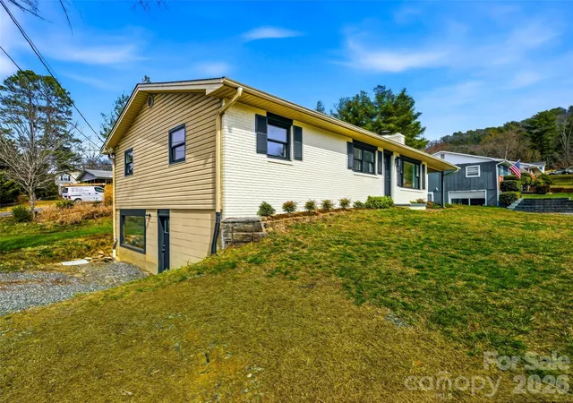 4th image of 2 Oakland St, Weaverville, NC 28787 | MLS# 4353876