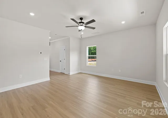 Photo 4 of Single family home for sale at 6610 Fairford Dr, Charlotte, NC 28215 | MLS# 4354001 | Listing updated on 2026-09-22