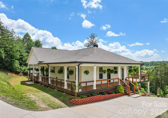 Photo 2 of Mansion for sale at 24 Chapel Hl Ln #40, Leicester, NC 28748 | MLS# 4354075 | Listing updated on 2026-09-01