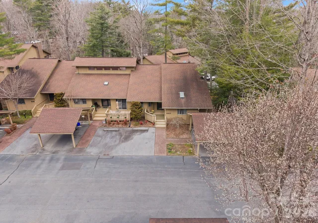 Photo 2 of Condo for sale at 301 N Scarlet Oak Ln, Hendersonville, NC 28791 | MLS# 4354124 | Listing updated on 2026-09-20