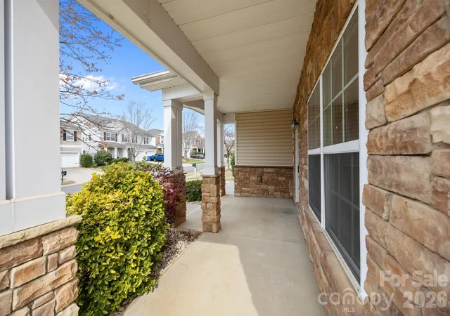 Photo 4 of Single family home for sale at 108 Sand Spur Dr, Mooresville, NC 28117 | MLS# 4354221 | Listing updated on 2026-09-12