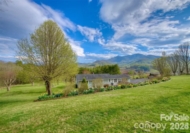 3rd image of 220 Grand View Ln, Burnsville, NC 28714 | MLS# 4354228
