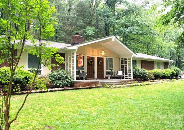 Homes for sale in Etowah, NC | 106 E Laurel Ln, Etowah, NC 28729 | MLS# 4354319