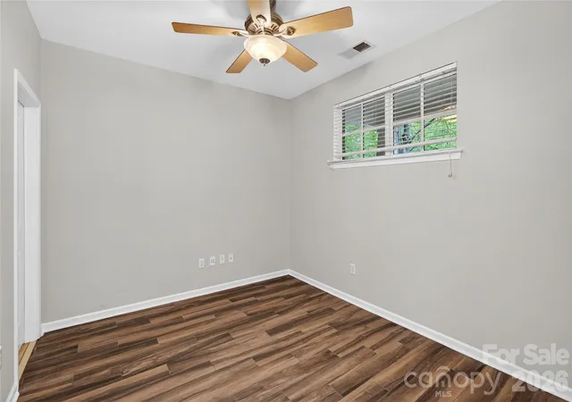 4th image of 1508 Walnut Vw Dr, Charlotte, NC 28208