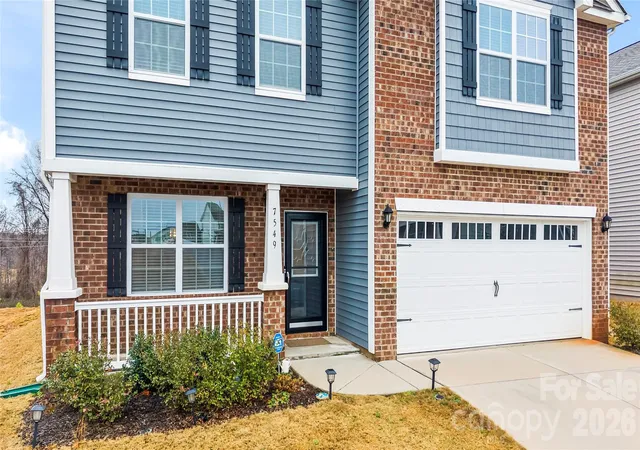 Photo 2 of Single family home for sale at 7549 Stonehouse Dr, Gastonia, NC 28056 | MLS# 4354582 | Listing updated on 2026-09-09