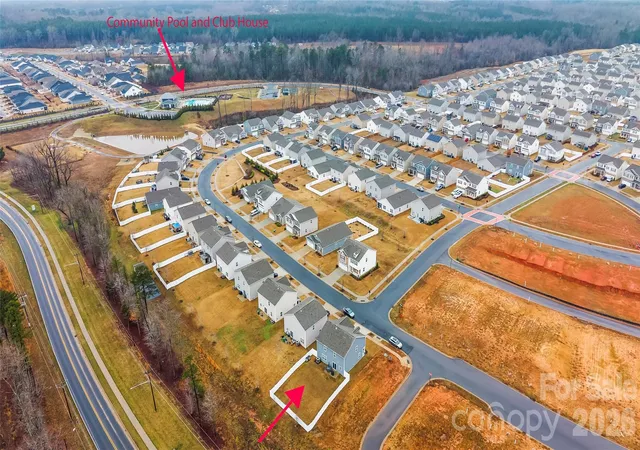 Photo 3 of Single family home for sale at 7549 Stonehouse Dr, Gastonia, NC 28056 | MLS# 4354582 | Listing updated on 2026-09-09