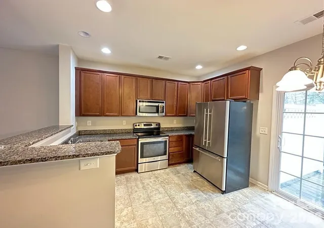 4th image of 10383 Bunclody Dr, Charlotte, NC 28213 | MLS# 4354613