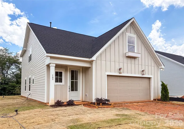 Homes for sale in Statesville, NC | 109 Honeycomb Ct, Statesville, NC 28625 | MLS# 4354616