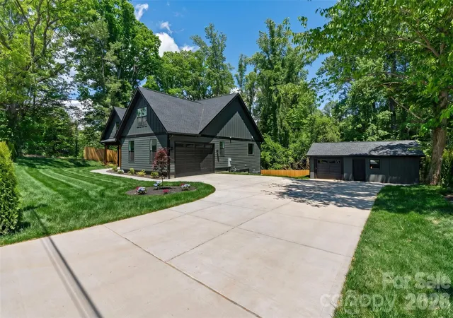 Photo 2 of Single family home for sale at 19 E Starnes Cvs Rd, Asheville, NC 28806 | MLS# 4354681 | Listing updated on 2026-10-05