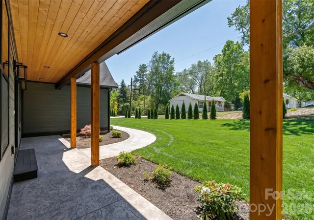 Photo 3 of Single family home for sale at 19 E Starnes Cvs Rd, Asheville, NC 28806 | MLS# 4354681 | Listing updated on 2026-10-05
