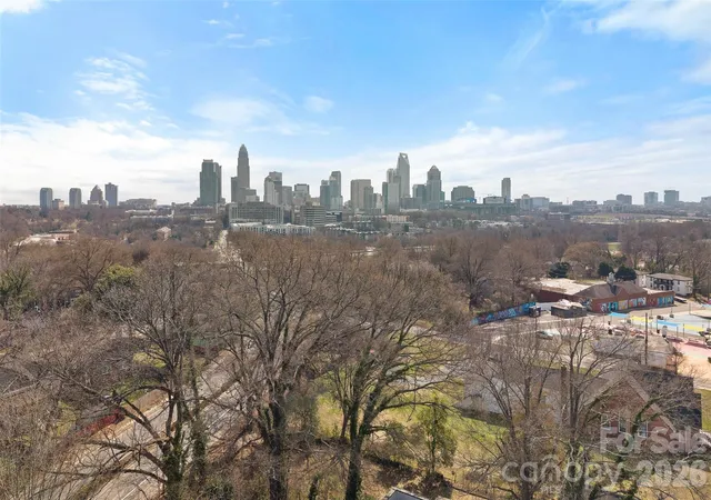 Homes for sale in Charlotte, NC | 1515 W 5Th St, Charlotte, NC 28216 | MLS# 4354730