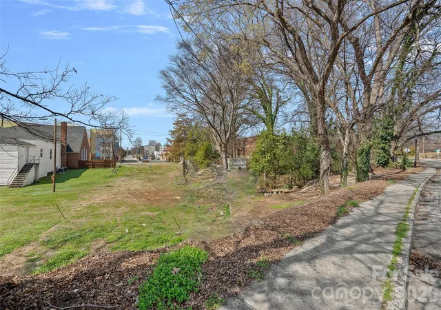 Homes for sale in Charlotte, NC | 1515 W 5th St, Charlotte, NC 28216 | MLS# 4354730