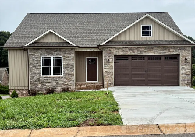 Photo 1 of Single family home for sale at 4952 Southview Dr, Hickory, NC 28602 | MLS# 4354852 | Listing updated on 2026-08-20