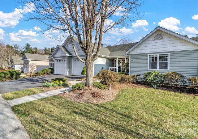 1st image of 333 Charlestown Dr, Hendersonville, NC 28792 | MLS# 4354856