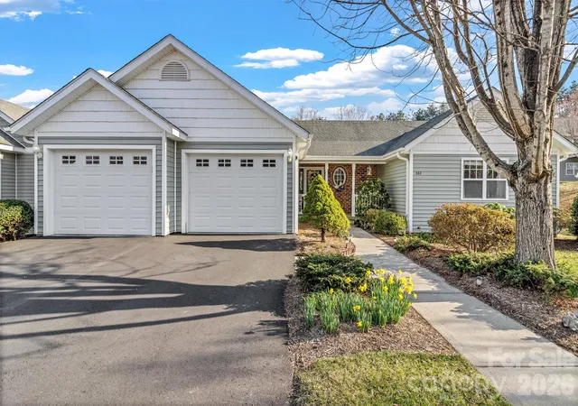 2nd image of 333 Charlestown Dr, Hendersonville, NC 28792 | MLS# 4354856