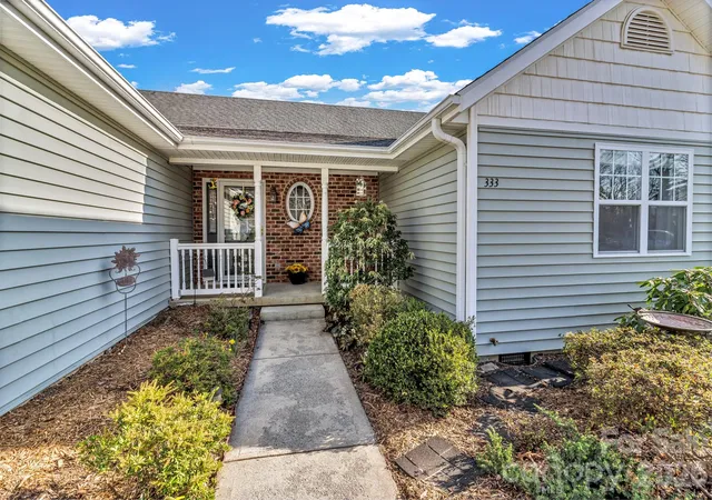 3rd image of 333 Charlestown Dr, Hendersonville, NC 28792 | MLS# 4354856
