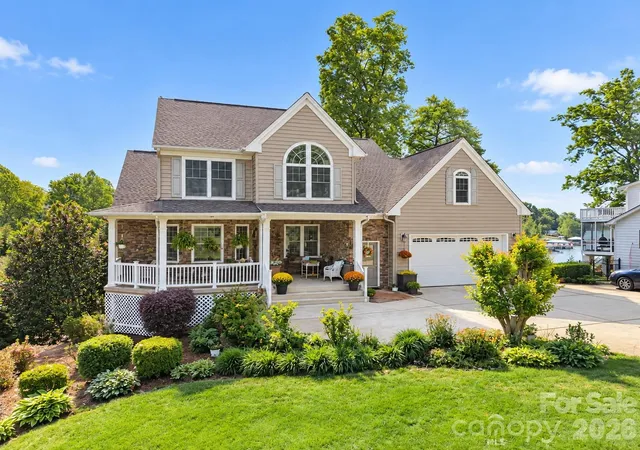 Photo 2 of Single family home for sale at 186 Hazelton Loop, Mooresville, NC 28117 | MLS# 4354931 | Listing updated on 2026-10-07