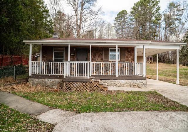 Photo 1 of Single family home for sale at 813 Severt Cir Ne, Lenoir, NC 28645 | MLS# 4355098 | Listing updated on 2026-09-17