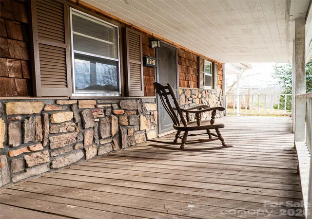 Photo 2 of Single family home for sale at 813 Severt Cir Ne, Lenoir, NC 28645 | MLS# 4355098 | Listing updated on 2026-09-17