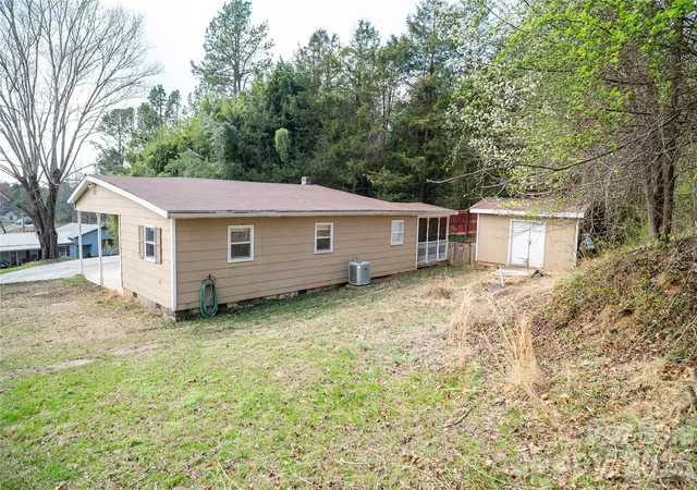 Photo 3 of Single family home for sale at 813 Severt Cir NE, Lenoir, NC 28645 | MLS# 4355098 | Listing updated on 2026-09-17