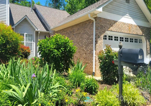 Townhouse for sale at 100 Thistle Knoll Ct, Asheville, NC 28803 | MLS# 4355121
