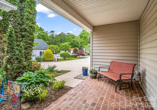 Photo 2 of Sale Pending at 276 Cambridge Dr, Brevard, NC 28712 | MLS# 4355184 | Listing updated on 2026-08-31
