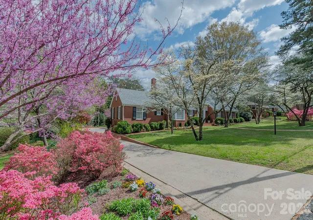 2nd image of 403 Weaver Dr, Lexington, NC 27292 | MLS# 4355217