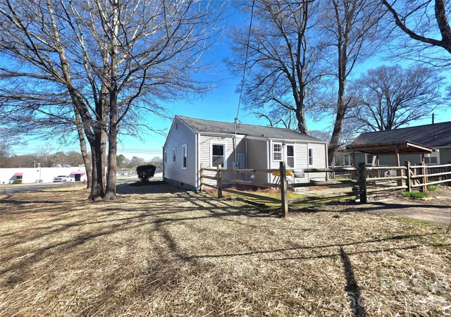 Photo 3 of Single family home for sale at 601 Linwood Rd, Gastonia, NC 28052 | MLS# 4355234 | Listing updated on 2026-09-22