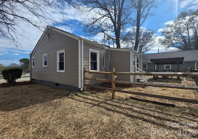 Photo 4 of Single family home for sale at 601 Linwood Rd, Gastonia, NC 28052 | MLS# 4355234 | Listing updated on 2026-09-22