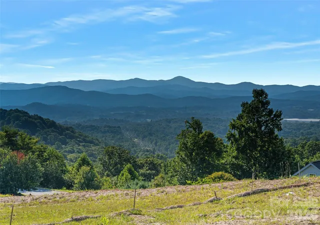 2nd image of 247 Coachman Dr, Hendersonville, NC 28791 | MLS# 4355348