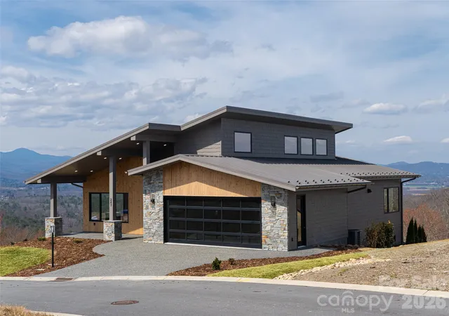 Photo 3 of Single family home for sale at 247 Coachman Dr, Hendersonville, NC 28791 | MLS# 4355348 | Listing updated on 2026-08-30