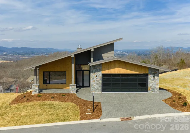 Photo 4 of Single family home for sale at 247 Coachman Dr, Hendersonville, NC 28791 | MLS# 4355348 | Listing updated on 2026-10-08