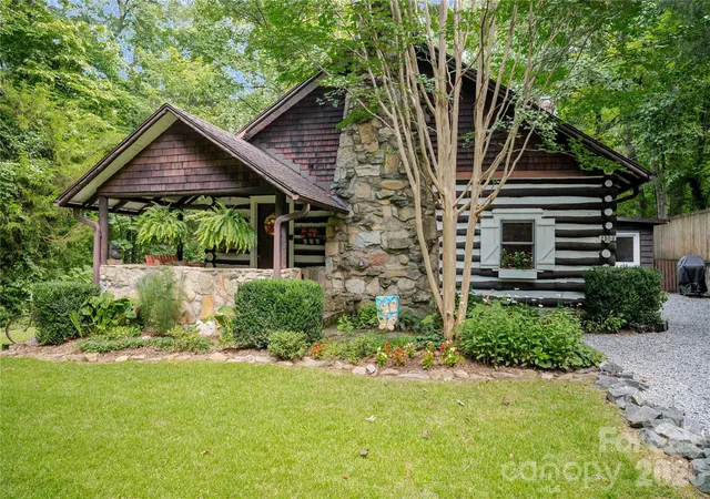 2nd image of 2506 Anders Dr, Hendersonville, NC 28791 | MLS# 4355403