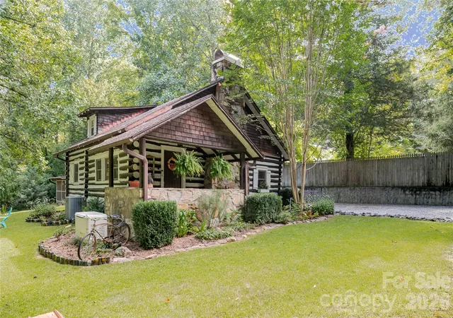 3rd image of 2506 Anders Dr, Hendersonville, NC 28791 | MLS# 4355403