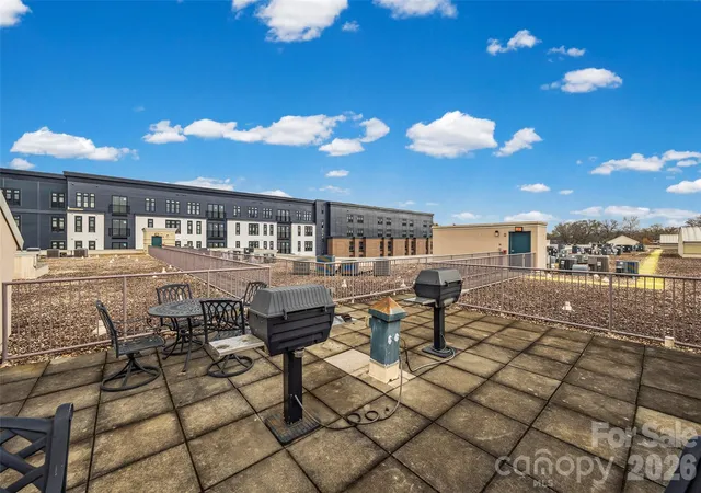 2nd image of 405 W 7Th St, Charlotte, NC 28202