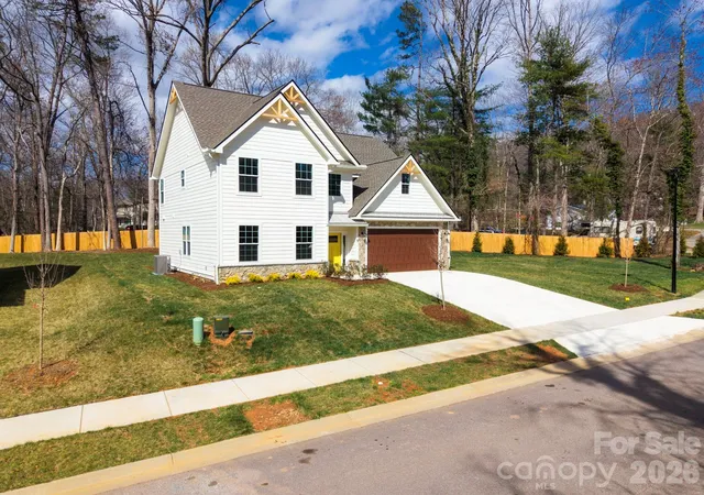 Photo 2 of Single family home for sale at 9 Myrtle Lee Cvs, Arden, NC 28704 | MLS# 4355602 | Listing updated on 2026-09-16