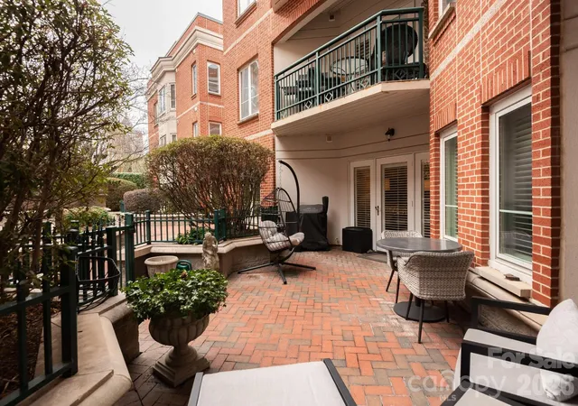 2nd image of 415 N Church St, Charlotte, NC 28202