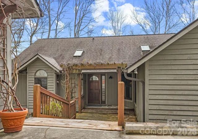 Photo 3 of Single family home for sale at 306 S Sequoyah Ln, Brevard, NC 28712 | MLS# 4355647 | Listing updated on 2026-08-03