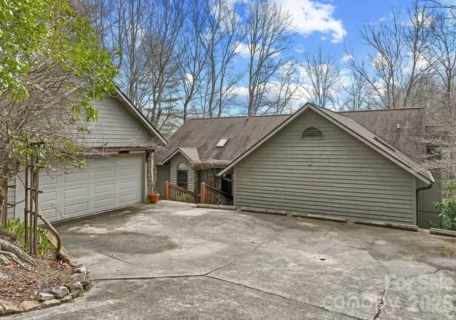 Photo 4 of Single family home for sale at 306 S Sequoyah Ln, Brevard, NC 28712 | MLS# 4355647 | Listing updated on 2026-08-03