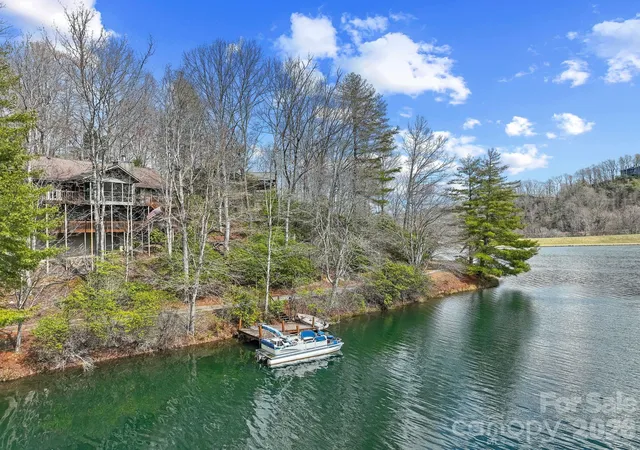 Photo 5 of Single family home for sale at 306 S Sequoyah Ln, Brevard, NC 28712 | MLS# 4355647 | Listing updated on 2026-08-03