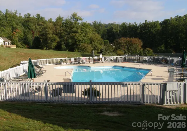 2nd image of 111 Bluffview Ln, Flat Rock, NC 28731