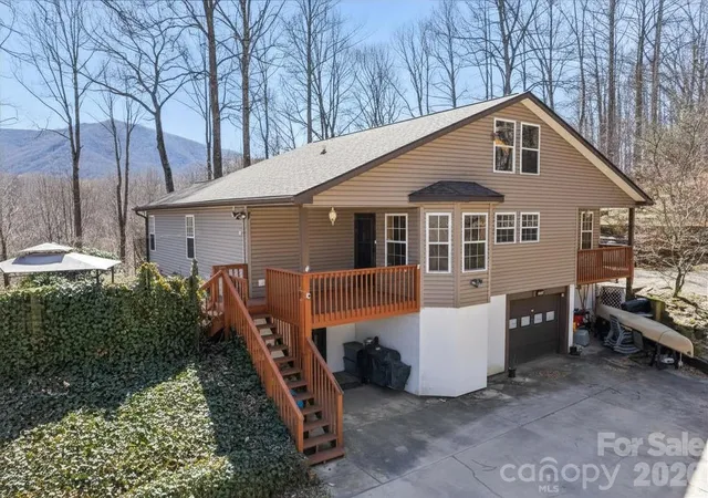 Photo 2 of Single family home for sale at 401 Tipstill Cvs, Waynesville, NC 28786 | MLS# 4355703 | Listing updated on 2026-09-16