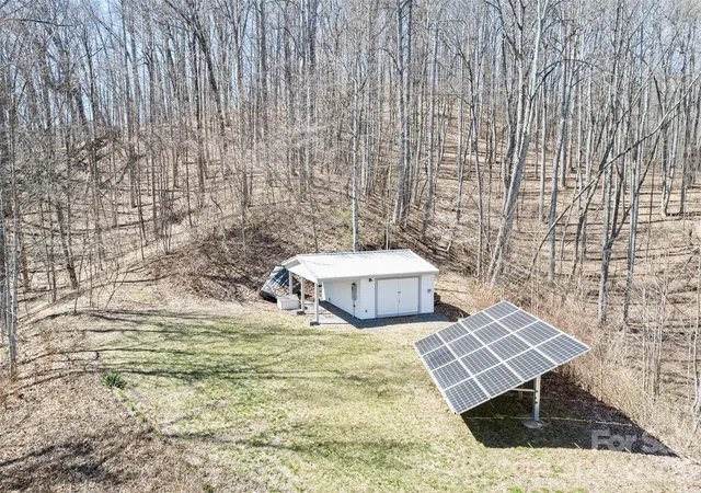 Photo 3 of Single family home for sale at 401 Tipstill Cvs, Waynesville, NC 28786 | MLS# 4355703 | Listing updated on 2026-09-16