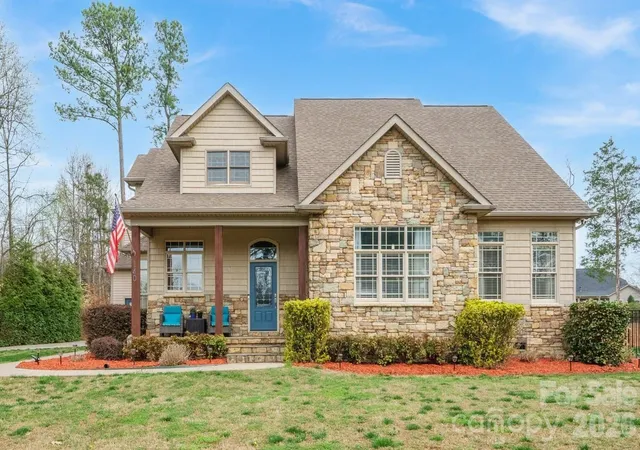 Homes for sale in Mooresville, NC | 140 Pine Bluff Dr, Mooresville, NC 28117 | MLS# 4355986