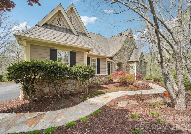 Photo 1 of Single family home for sale at 304 Pine Forest Tr, Hendersonville, NC 28739 | MLS# 4356124 | Listing updated on 2026-09-23