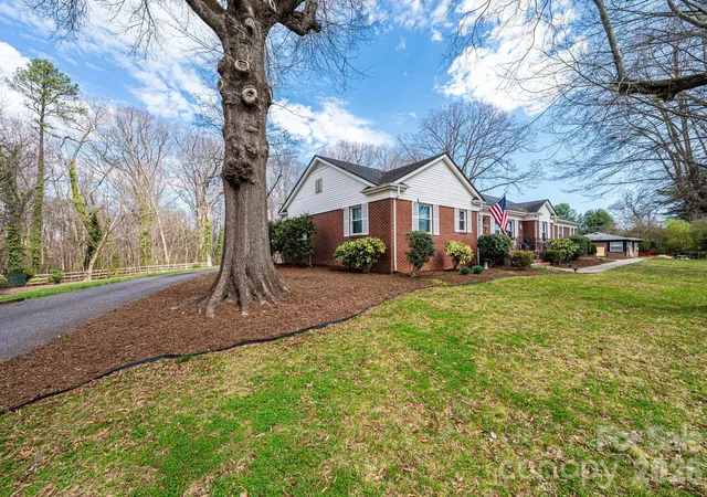 4th image of 1724 2Nd Ave Nw, Hickory, NC 28601 | MLS# 4356126