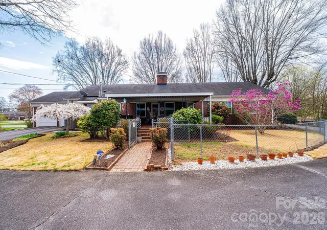 5th image of 1724 2Nd Ave Nw, Hickory, NC 28601 | MLS# 4356126